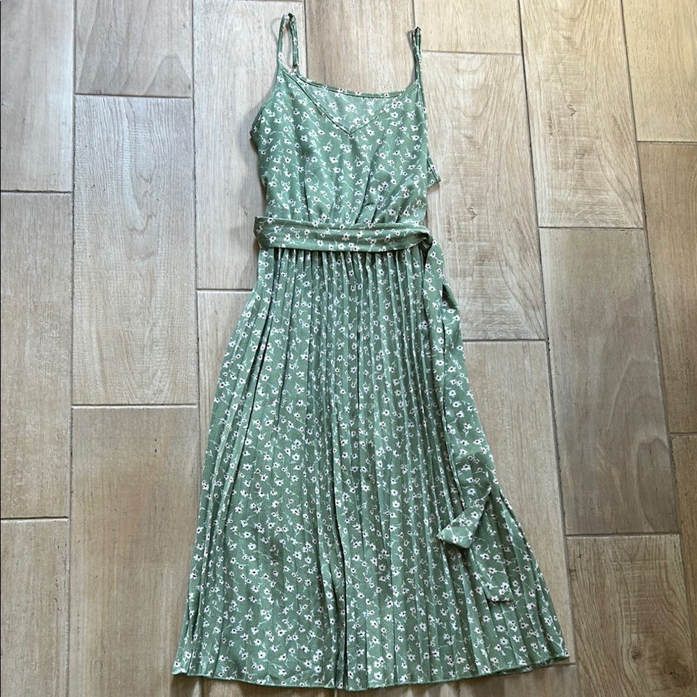 Green Tie Front Pleated Midi Sundress